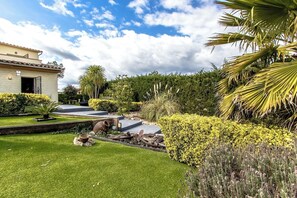 Property grounds - Unique Costa Brava Abode w/ train access to BCN (Santa Coloma de Farners)