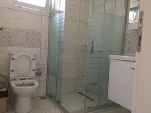 Shower, rainfall showerhead, hair dryer, towels - Duru Evleri (Marmaris)