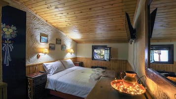 Chalet | 2 bedrooms, iron/ironing board, travel crib, bed sheets
