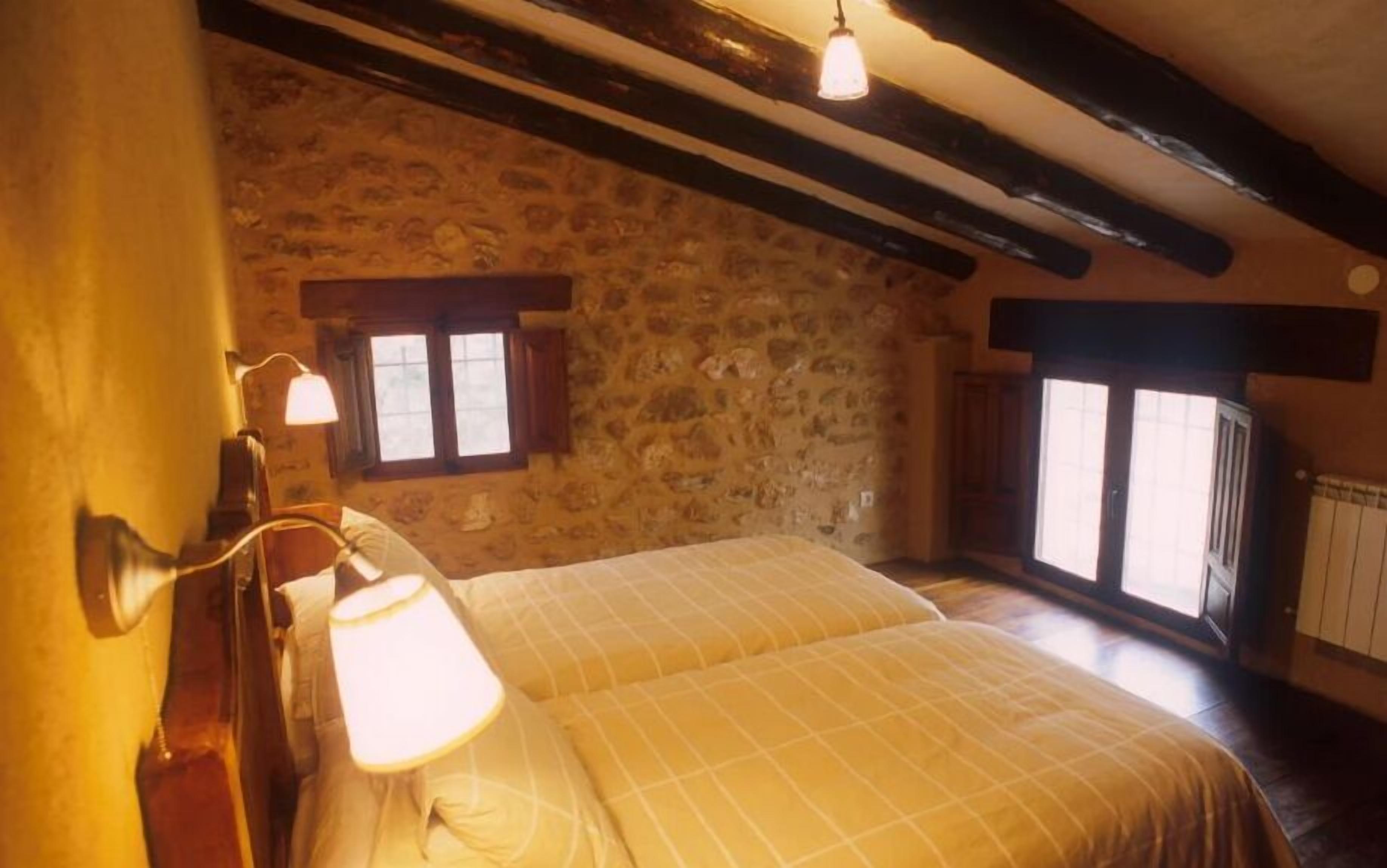 2 chambres, fer et planche à repasser, lit parapluie, draps fournis