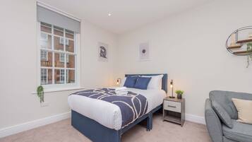 1 bedroom, iron/ironing board, internet, bed sheets