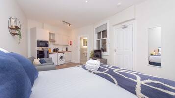 1 bedroom, iron/ironing board, internet, bed sheets