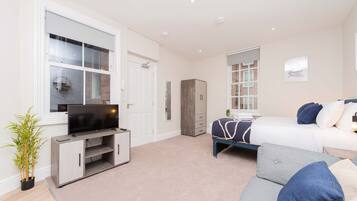 1 bedroom, iron/ironing board, internet, bed sheets