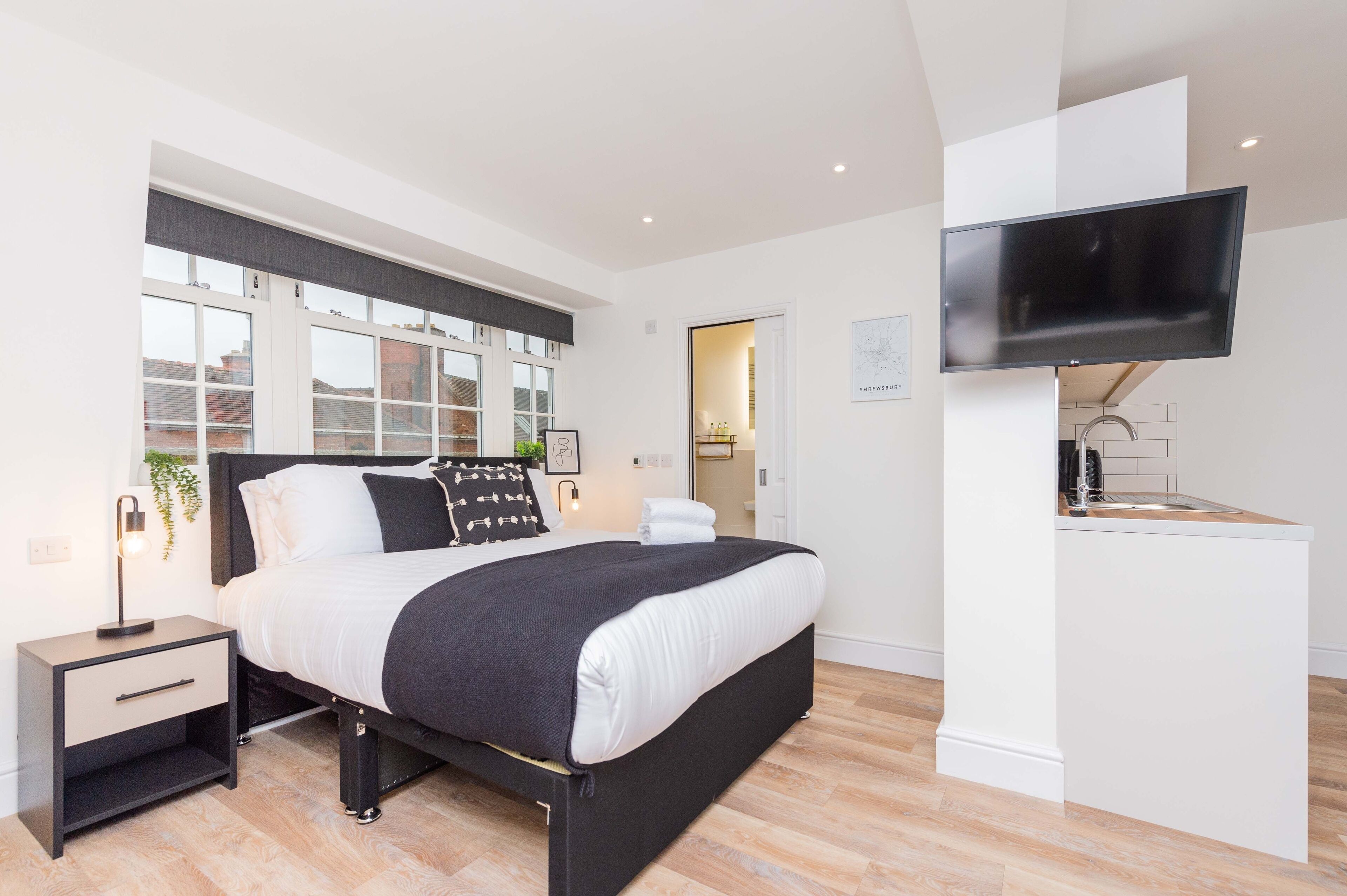 1 habitación, tabla de planchar con plancha, wifi y ropa de cama 