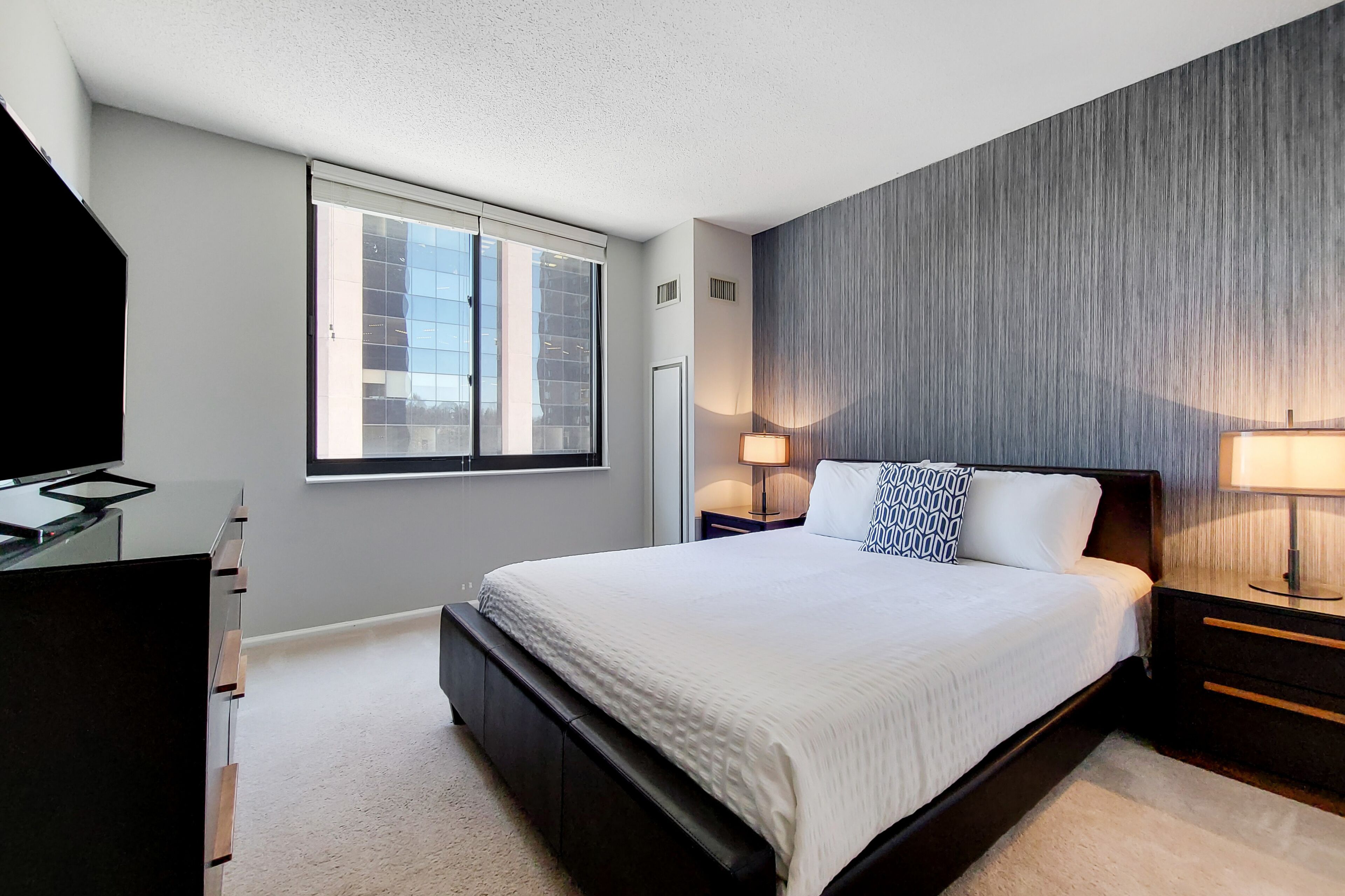 2 bedrooms, iron/ironing board, free WiFi