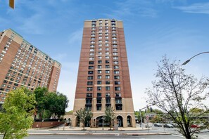A tall, multi-story building with a modern architectural design, featuring a series of windows and a central entrance. - Stylish White Plains 2 Bed, By Metro-North Transit (White Plains)