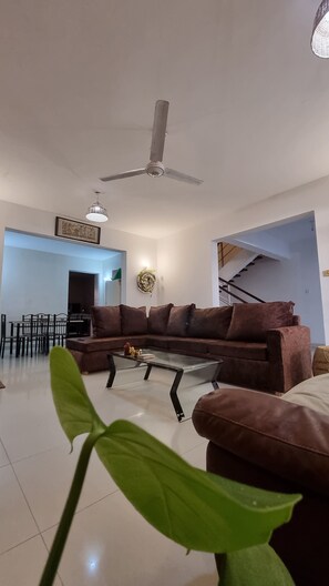 Smart TV - Modern And Cosy Home Near City Mall Nyali (Mombasa)