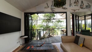 TV - South Beach House 8 South Beach Lane (Byron Shire)