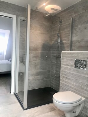 Bathtub, hair dryer, towels, toilet paper