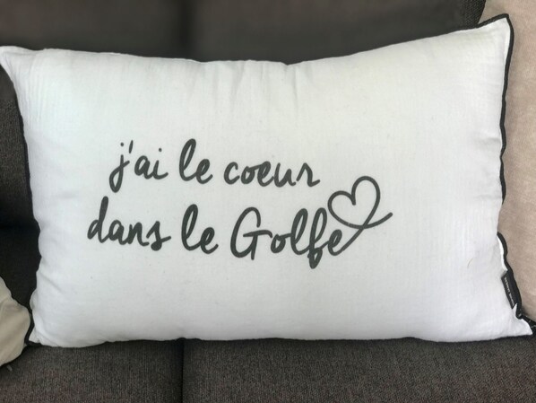 A pillow with text and a heart symbol. - Le rêve salé—the Pearl of the Gulf (Arzon)
