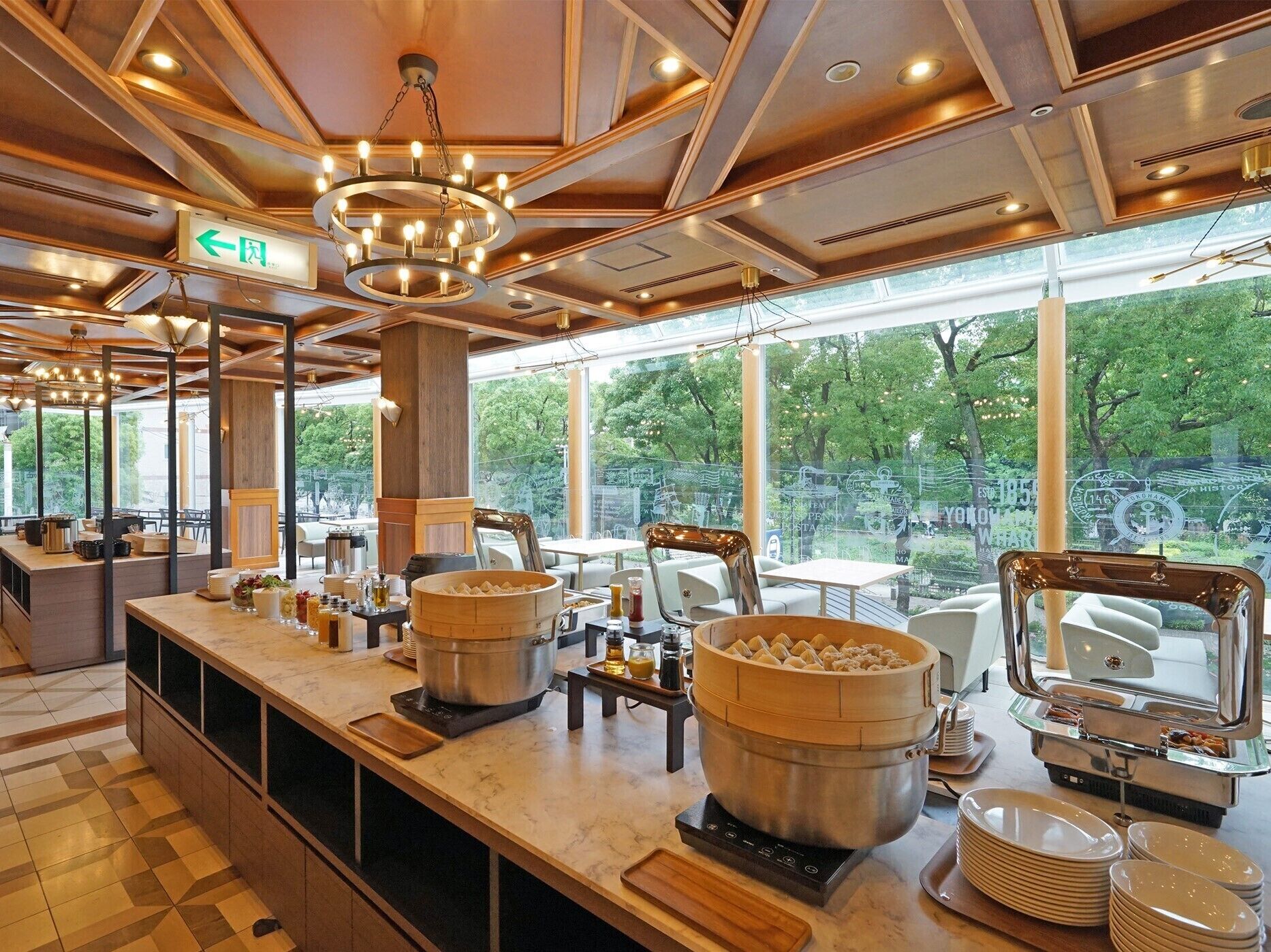Daily buffet breakfast (JPY 1540 per person)