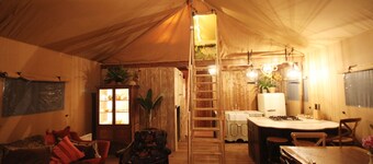 Out of Africa Themed Safari Lodge