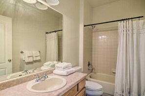 Hair dryer, towels - 10 Mi to Dtwn: Colorado Springs Townhome (Colorado Springs)
