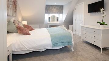 3 bedrooms, desk, iron/ironing board, travel cot