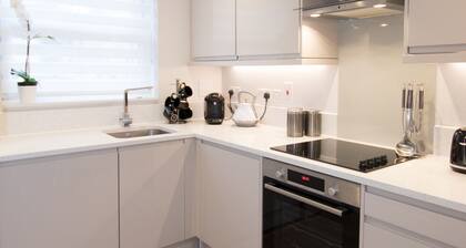 Stunning newly built harbourside 3-bed property-3 mins walk from beach and pier