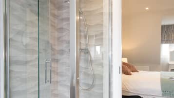 Combined shower/bathtub, hair dryer, towels, soap