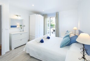 3 bedrooms, in-room safe, iron/ironing board, travel crib - CHALET EL CREVER - FAMILY AND FRIENDS (Pollensa)