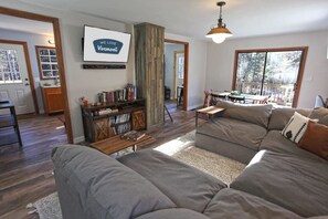 Smart-TV, DVD-Player, Bücher, Videothek