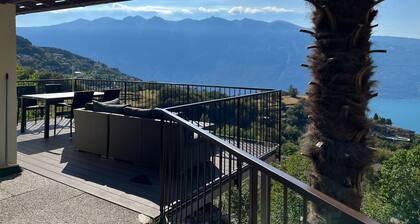 Cozy vacation bungalow with breathtaking lake view