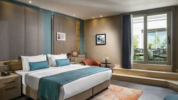 Deluxe Double Room (Garden) | Minibar, in-room safe, desk, laptop workspace