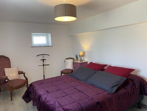 4 bedrooms, free WiFi, bed sheets - Country house in Montaiguët-en-Forez with ponds and bicycles (Montaiguët-en-Forez)