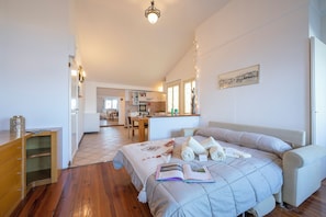 1 sovrum, internet och sÀngklÀder