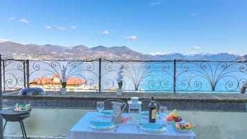 Family Penthouse, Multiple Bedrooms, Beachside (Rooftop On Stresa Lake View) | Outdoor dining