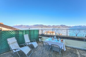 Outdoor dining - Rooftop On Stresa Lake View (Stresa)