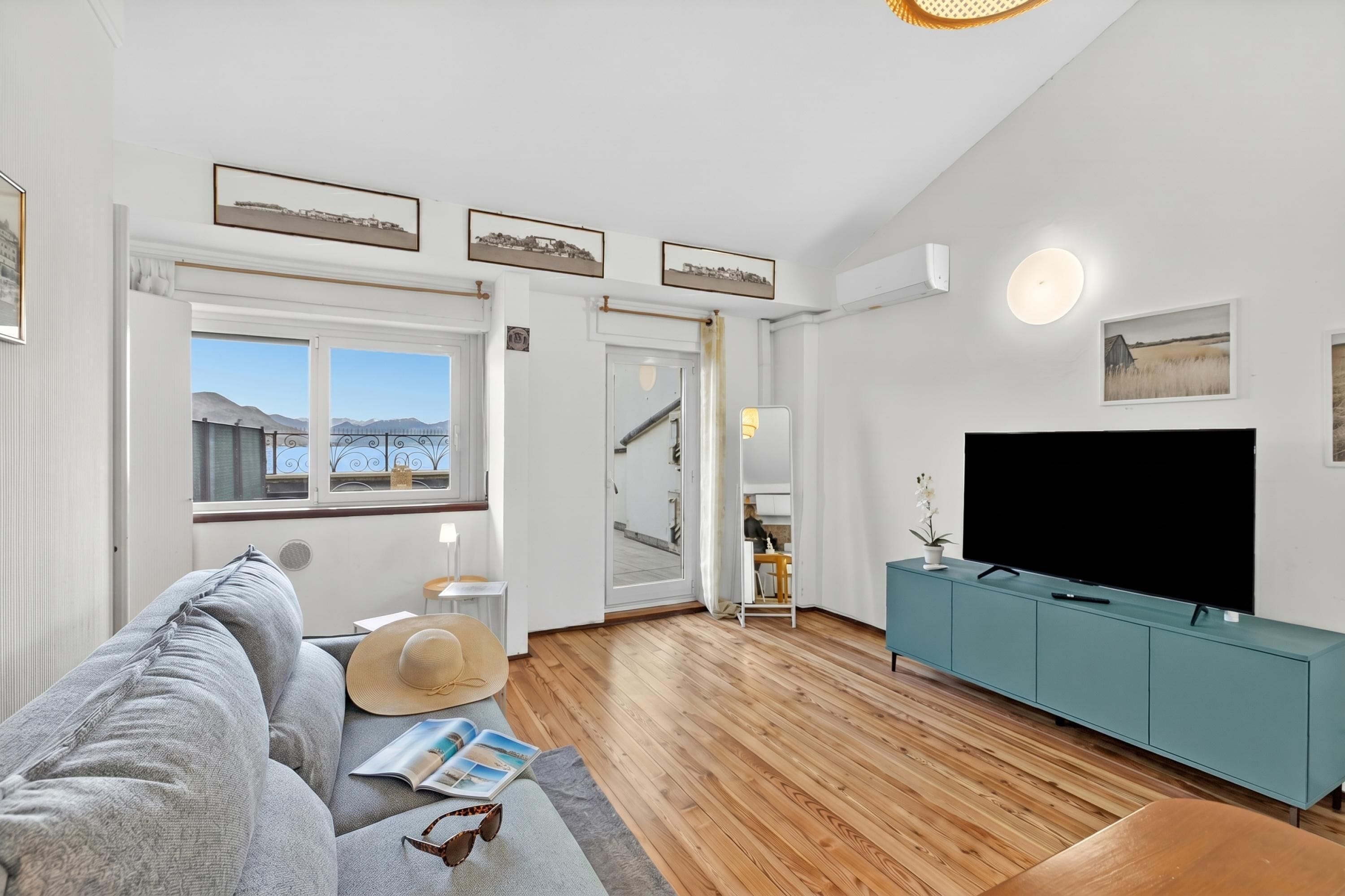 Family Penthouse, Multiple Bedrooms, Beachside (Rooftop On Stresa Lake View) | Living area | Stereo