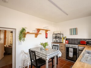Cottage | Bếp riêng | Tủ lạnh, lò vi sóng, ấm điện, lò nướng bánh mì