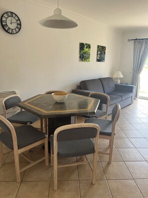 Dining - Immaculate 2 bed/2 bath Apartment in a popular well located resort (Albufeira)