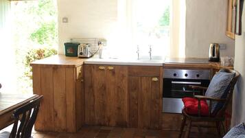 Cottage | Dapur pribadi | Lemari es, microwave, oven, dan kompor