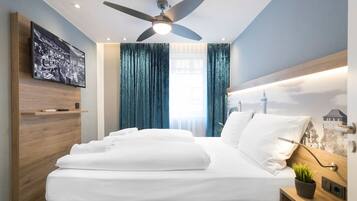 3 bedrooms, in-room safe, desk, blackout curtains