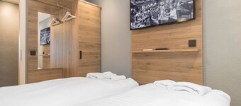 Riverview Apartments by dasPaul