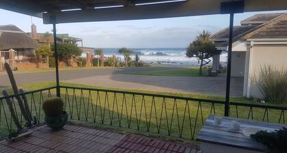 Family Owned 4 Bedroom Beach Cottage with amazing views