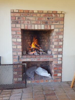 Property grounds - Family Owned 4 Bedroom Beach Cottage with amazing views (Kidd`s Beach)