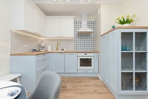 Kühlschrank, Ofen, Herdplatte, Geschirrspüler