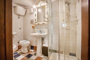 Habitación, 1 habitación, balcón | Baño