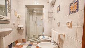 A bathroom with a tiled floor, a sink, a toilet, and a shower. - Double Triple Room in Naples City Center (Naples)