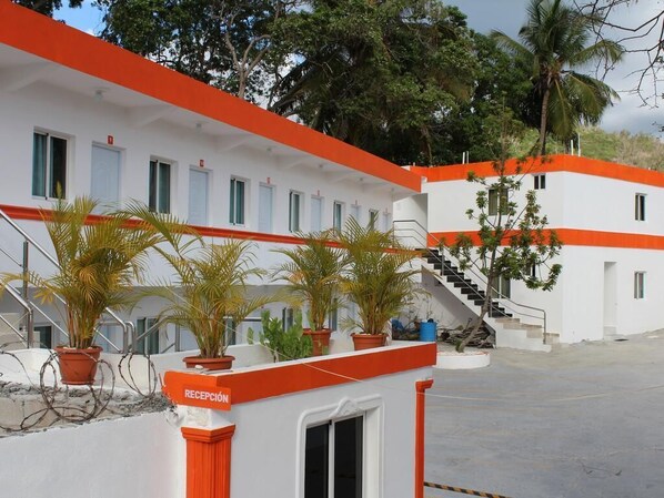 Exterior - Hotel Paraiso Cheap Accommodation in Dominican Republic (Padre Las Casas)
