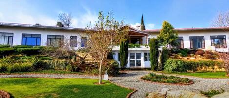 Exclusive House | Exterior