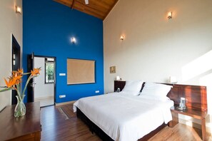 Minibar, una cassaforte in camera, tende oscuranti, ferro/asse da stiro