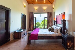 Minibar, in-room safe, blackout drapes, iron/ironing board - Tree of Life Junoon in The Hills (Kosiyakutoli)