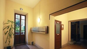 Room, 1 Bedroom | Property entrance