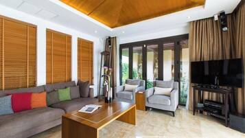 Villa, 3 Bedrooms, Accessible, Private Pool | Living room | Books