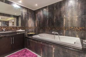 Apartment, 1 Bedroom, Balcony, City View | Bathroom