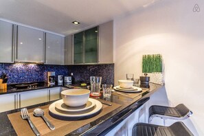 Leilighet, 1 soverom, balkong, byutsikt | Spiseområde