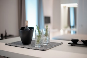 Apartment, 1 Bedroom, Balcony, City View | Interior