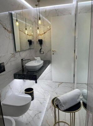 Apartment, 1 Schlafzimmer, Balkon, Stadtblick | Badezimmer