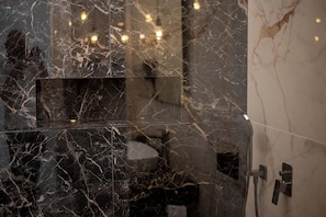 Apartment, 1 Bedroom, Balcony, City View | Bathroom